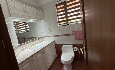 VENTA DE CASA POR SECTOR MIRAVALLE