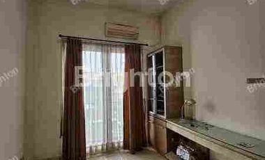 TURUN HARGA - DIJUAL CEPAT RUMAH CAKEP SUDAH RENOV DI METRO PERMATA 1