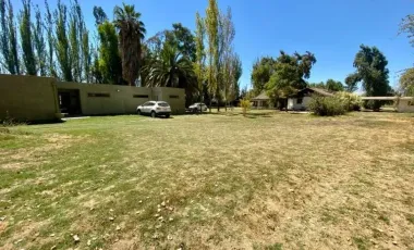 Se vende parcela  con centro de Evento.