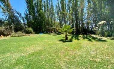 Se vende parcela  con centro de Evento.