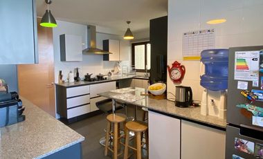 VENTA CASA MEDITERRÁNEA EN CONDOMINIO – GRAN TERRENO – NO PERIMETRAL - PIEDRA ROJA – 4D (2 EN SUITE) + PIEZA SERVICIO + TERRAZA TECHADA + QUINCHO