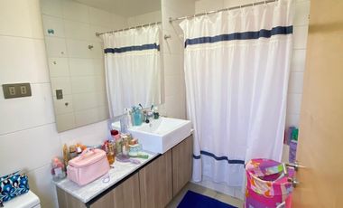 VENTA CASA MEDITERRÁNEA EN CONDOMINIO – GRAN TERRENO – NO PERIMETRAL - PIEDRA ROJA – 4D (2 EN SUITE) + PIEZA SERVICIO + TERRAZA TECHADA + QUINCHO