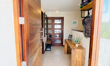 ARRIENDO CASA MEDITERRÁNEA CONDOMINIO TAIQUEN. NO PERIMETRAL. - 3D + 3B + Terraza Techada + Quincho + Piscina + Logia– A pasos Colegio Highlands