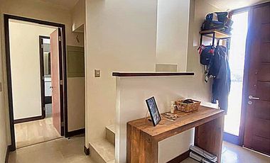 ARRIENDO CASA MEDITERRÁNEA CONDOMINIO TAIQUEN. NO PERIMETRAL. - 3D + 3B + Terraza Techada + Quincho + Piscina + Logia– A pasos Colegio Highlands