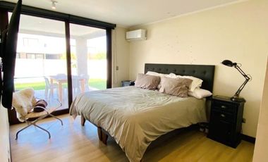 ARRIENDO CASA MEDITERRÁNEA CONDOMINIO TAIQUEN. NO PERIMETRAL. - 3D + 3B + Terraza Techada + Quincho + Piscina + Logia– A pasos Colegio Highlands