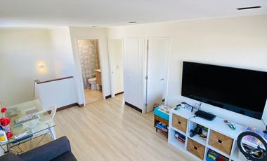 ARRIENDO CASA MEDITERRÁNEA CONDOMINIO TAIQUEN. NO PERIMETRAL. - 3D + 3B + Terraza Techada + Quincho + Piscina + Logia– A pasos Colegio Highlands