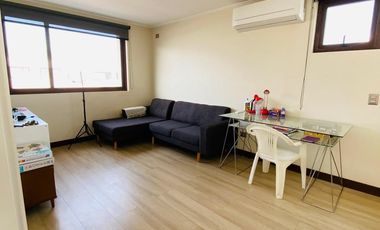 ARRIENDO CASA MEDITERRÁNEA CONDOMINIO TAIQUEN. NO PERIMETRAL. - 3D + 3B + Terraza Techada + Quincho + Piscina + Logia– A pasos Colegio Highlands