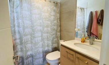 ARRIENDO CASA MEDITERRÁNEA CONDOMINIO TAIQUEN. NO PERIMETRAL. - 3D + 3B + Terraza Techada + Quincho + Piscina + Logia– A pasos Colegio Highlands