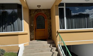 CASA EN VENTA SECTOR SANTA LUCÍA 4 DORMITORIOS