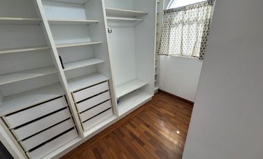 CASA EN VENTA SECTOR SANTA LUCÍA 4 DORMITORIOS