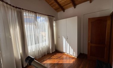 CASA EN VENTA SECTOR SANTA LUCÍA 4 DORMITORIOS