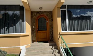 CASA EN VENTA SECTOR SANTA LUCÍA 4 DORMITORIOS