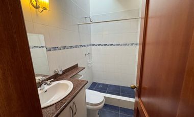 CASA EN VENTA SECTOR SANTA LUCÍA 4 DORMITORIOS