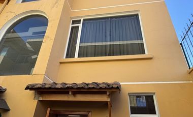CASA EN VENTA SECTOR SANTA LUCÍA 4 DORMITORIOS