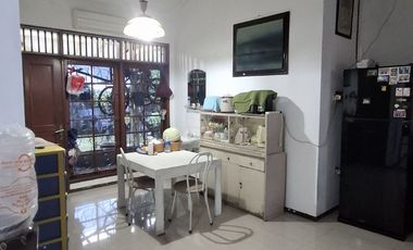 Disewakan Rumah Jl Raya Darmo Permai Selatan