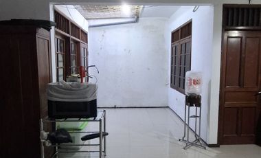 Disewakan Rumah Jl Raya Darmo Permai Selatan
