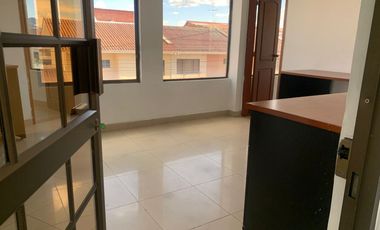 SE ALQUILA PROPIEDAD AV. ESPAÑA,  CUENCA - AZUAY