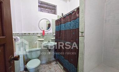 Venta de Casa de 6 Dormitorios, Uso Residencial y Comercial - Calle E. Connor, Cerca Av 25 Julio, Sur de Guayaquil