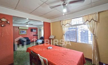 Venta de Casa de 6 Dormitorios, Uso Residencial y Comercial - Calle E. Connor, Cerca Av 25 Julio, Sur de Guayaquil