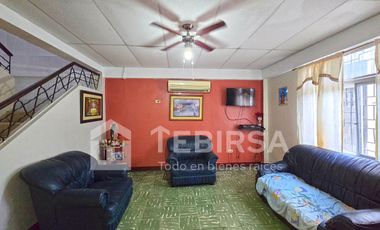 Venta de Casa de 6 Dormitorios, Uso Residencial y Comercial - Calle E. Connor, Cerca Av 25 Julio, Sur de Guayaquil