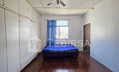 Venta de Casa de 6 Dormitorios, Uso Residencial y Comercial - Calle E. Connor, Cerca Av 25 Julio, Sur de Guayaquil