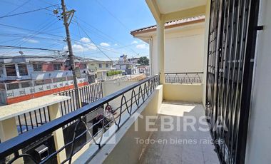 Venta de Casa de 6 Dormitorios, Uso Residencial y Comercial - Calle E. Connor, Cerca Av 25 Julio, Sur de Guayaquil