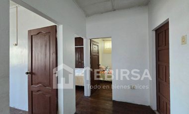 Venta de Casa de 6 Dormitorios, Uso Residencial y Comercial - Calle E. Connor, Cerca Av 25 Julio, Sur de Guayaquil