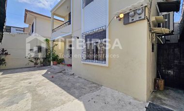 Venta de Casa de 6 Dormitorios, Uso Residencial y Comercial - Calle E. Connor, Cerca Av 25 Julio, Sur de Guayaquil