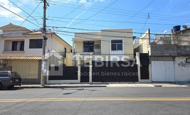 Venta de Casa de 6 Dormitorios, Uso Residencial y Comercial - Calle E. Connor, Cerca Av 25 Julio, Sur de Guayaquil