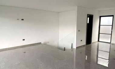 Venta de casa de 230 mt2, 3 niveles, 4 alcobas, sector exclusivo Barro Blanco, Rionegro, Antioquia