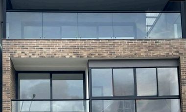 Venta de casa de 230 mt2, 3 niveles, 4 alcobas, sector exclusivo Barro Blanco, Rionegro, Antioquia