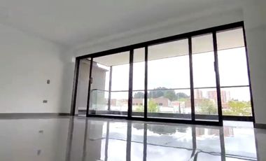 Venta de casa de 230 mt2, 3 niveles, 4 alcobas, sector exclusivo Barro Blanco, Rionegro, Antioquia