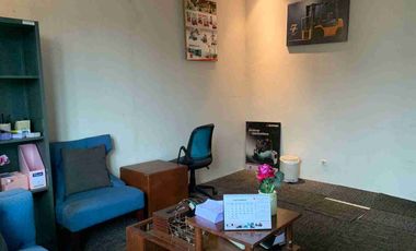 Dijual / Disewakan 2 lantai ofice dan gudang daerah pekayon dan pinggir jalan