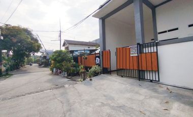 Rumah Kotak Harga Koplak Tetangganya Kocak