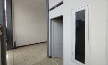 Rumah Kotak Harga Koplak Tetangganya Kocak