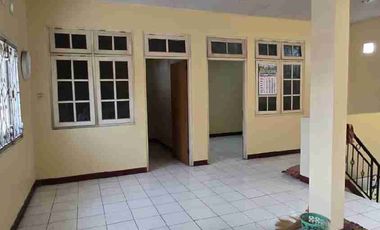 Rumah Strategis Siap Pakai Dekat Jalan Yos Sudarso Serengan Solo.