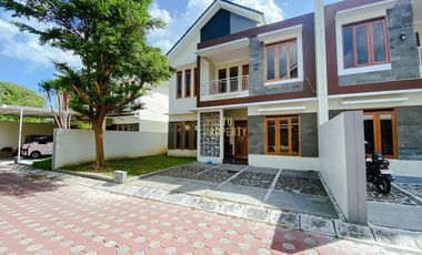 RUMAH 2 LANTAI, SIAP HUNI, DEKAT BANDARA ADISUCIPTO