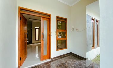 RUMAH 2 LANTAI, SIAP HUNI, DEKAT BANDARA ADISUCIPTO