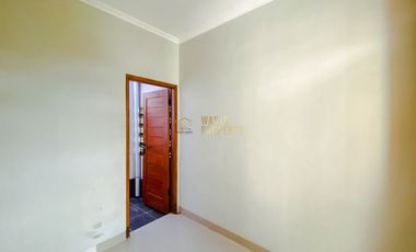 RUMAH 2 LANTAI, SIAP HUNI, DEKAT BANDARA ADISUCIPTO