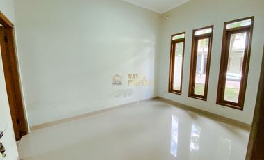 RUMAH 2 LANTAI, SIAP HUNI, DEKAT BANDARA ADISUCIPTO