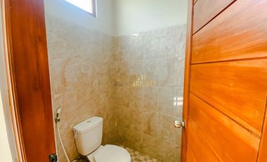 RUMAH 2 LANTAI, SIAP HUNI, DEKAT BANDARA ADISUCIPTO