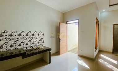 RUMAH 2 LANTAI, SIAP HUNI, DEKAT BANDARA ADISUCIPTO