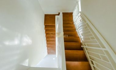 RUMAH 2 LANTAI, SIAP HUNI, DEKAT BANDARA ADISUCIPTO