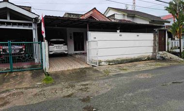 DIJUAL RUMAH FULLFURNISH TENGAH KOTA BERNUANSA MINIMALIS LOKASI DALAM PERUMAHAN BALIKPAPAN BARU AMAN NYAMAN HARGA NEGO