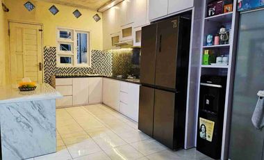 DIJUAL RUMAH FULLFURNISH TENGAH KOTA BERNUANSA MINIMALIS LOKASI DALAM PERUMAHAN BALIKPAPAN BARU AMAN NYAMAN HARGA NEGO