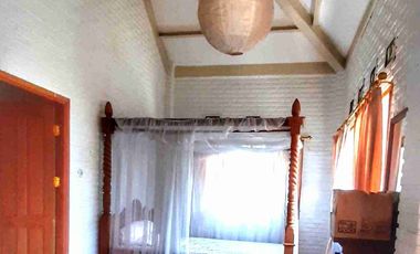 Dijual rumah villa klasik vintage vibes di pinggir jalan area kota Sukabumi