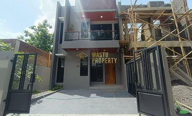 RUMAH SIAP HUNI 2 LANTAI MURAH FURNISHED DEKAT KAMPUS UII