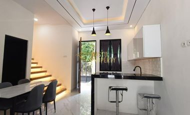 RUMAH SIAP HUNI 2 LANTAI MURAH FURNISHED DEKAT KAMPUS UII