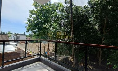 RUMAH SIAP HUNI 2 LANTAI MURAH FURNISHED DEKAT KAMPUS UII