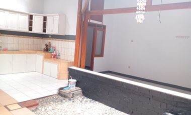 Rumah 2 Lantai Dekat ke Pasar Atas Cimahi Utara